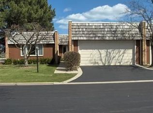 2017 Plymouth Ln, Northbrook, IL 60062