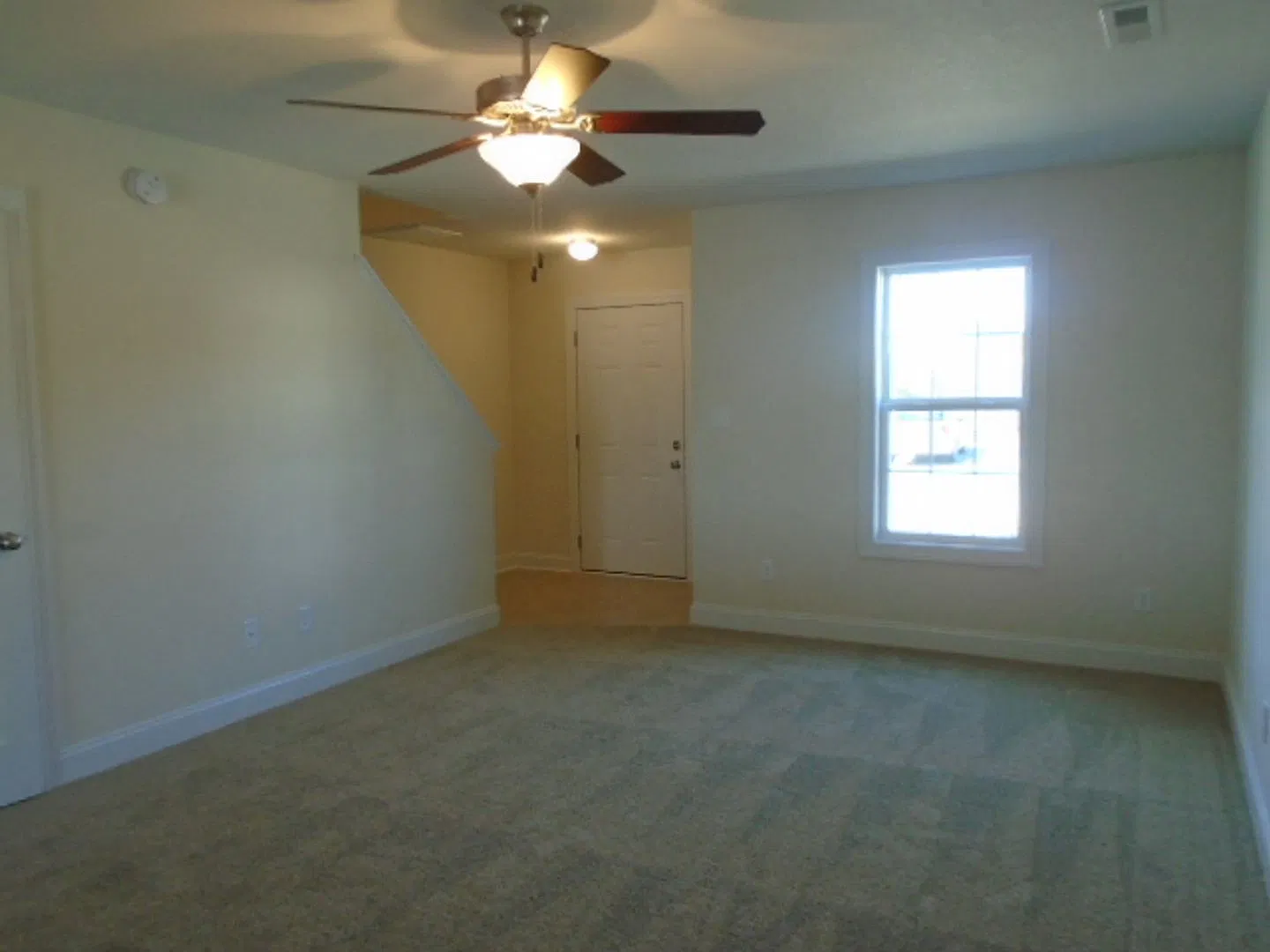 Featuring 2 bedrooms and 2.5 bathrooms. The main level features a welcoming living area, a kitche... — Photo 4