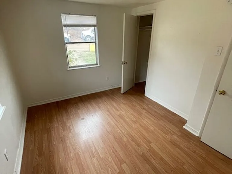 2814 W Shady Shores Rd — Photo 3