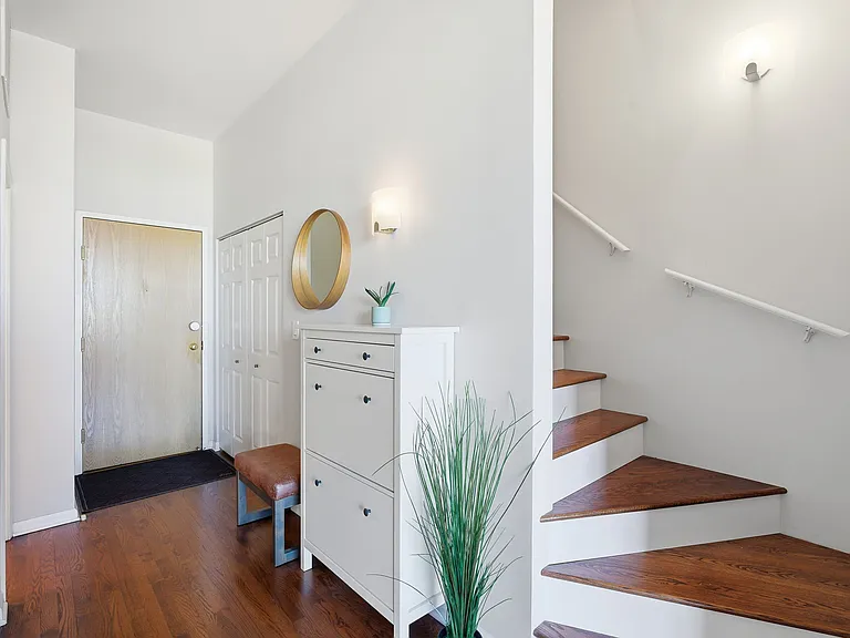 1350 W Fullerton Ave #511 — Photo 1