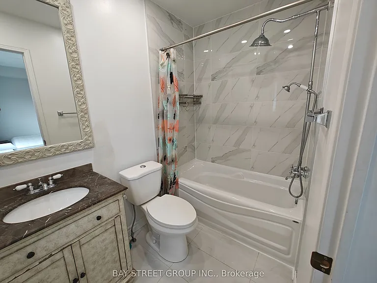 256 Glenashton Dr — Photo 16