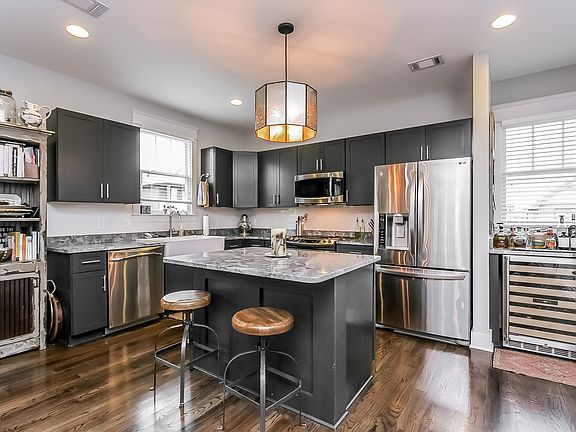 3rd image of 618 Chesterfield Way
