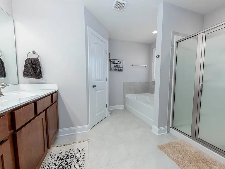 1024 Loretta Ln — Photo 10