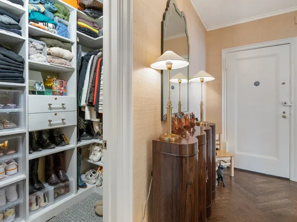 400 East 59th Street image 7 of 15