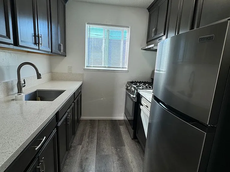 212 D Street — Photo 1