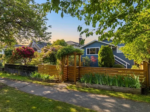 3172 E 2nd Ave, Vancouver, BC V5M 1G1