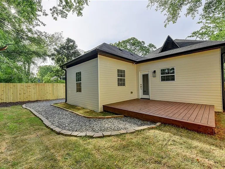 663 Bryan St SE — Photo 11