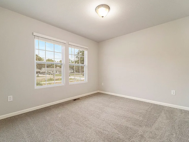 586 Orchard Ave — Photo 11