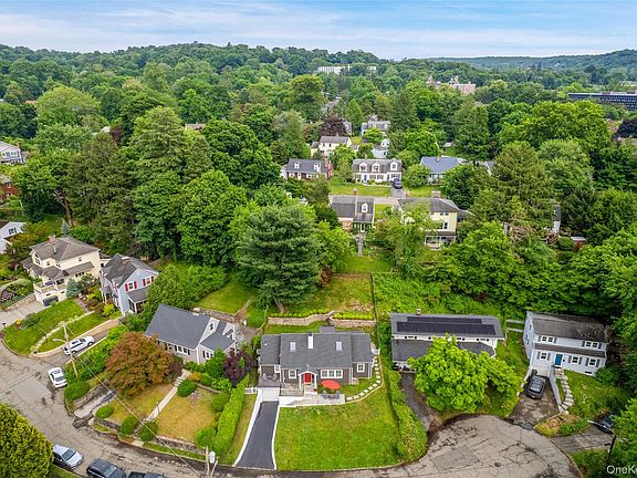 3rd image of 110 Tappan Landing Road