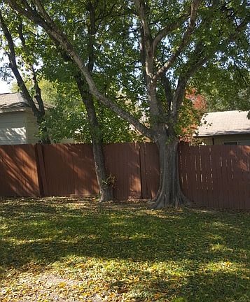 4th image of 4811 Flicker St