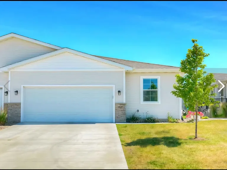 1500 Primrose Dr SE #1500 — Photo 1
