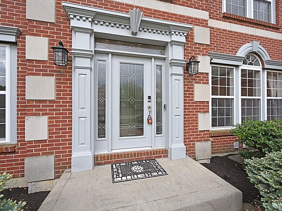 5th image of 7434 Foxchase Dr