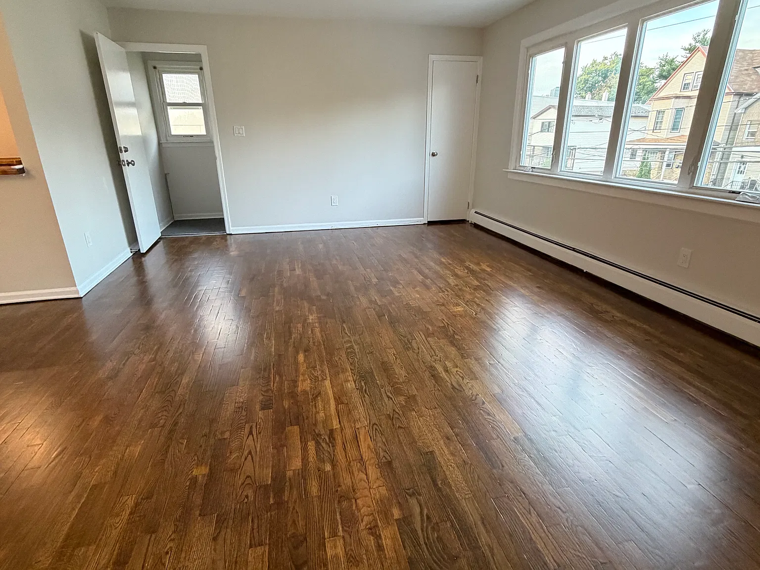 3 bed, 1300 sqft, $2,500 — Photo 3