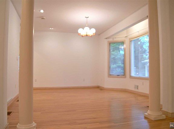 4th image of 25 Bogert Pl