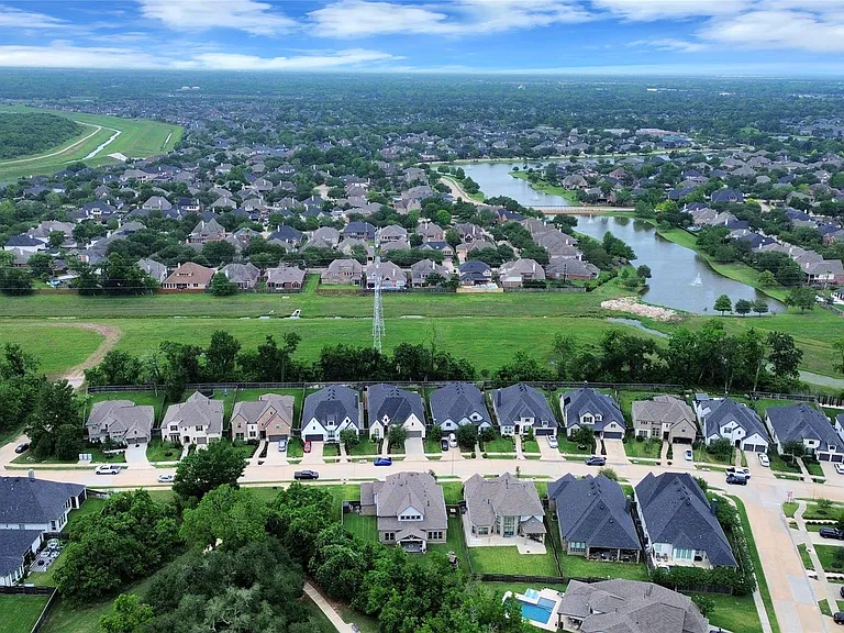 8826 Forest Side Dr — Photo 37