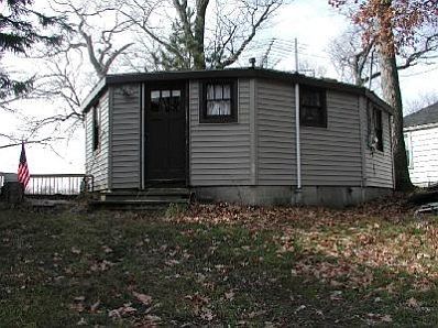 1st image of 688 Valley Dr