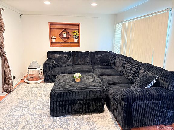 3rd image of 8424 Stout Ave