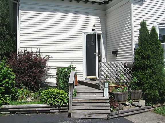 3rd image of 138 Ivy St