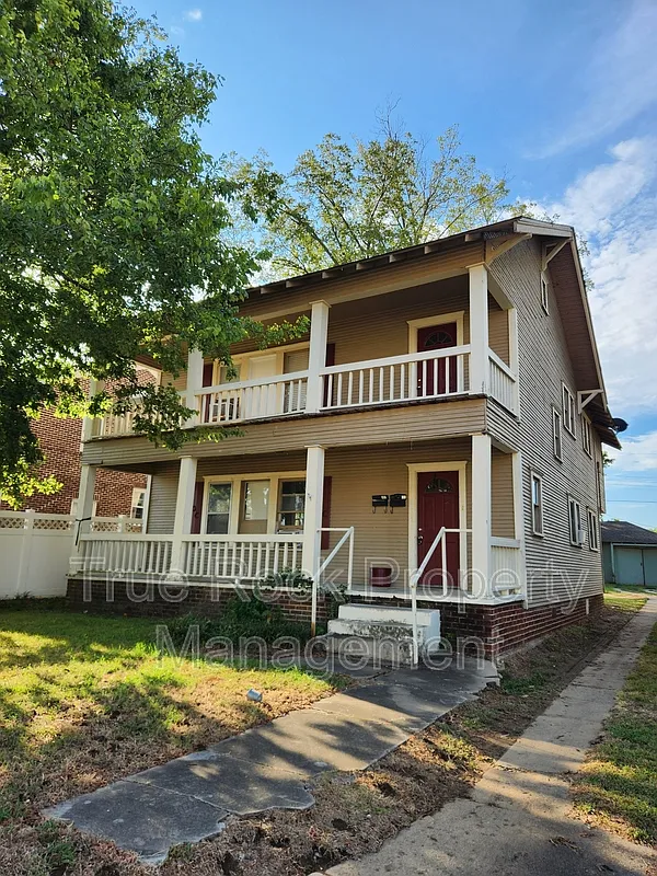 2 bed, 1.0 bath, $800 — Photo 1