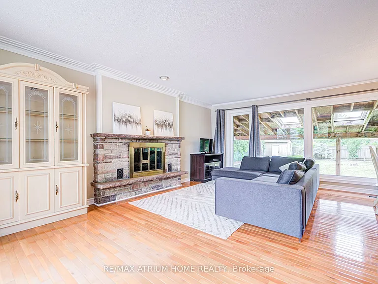 134 Fairglen Ave — Photo 10