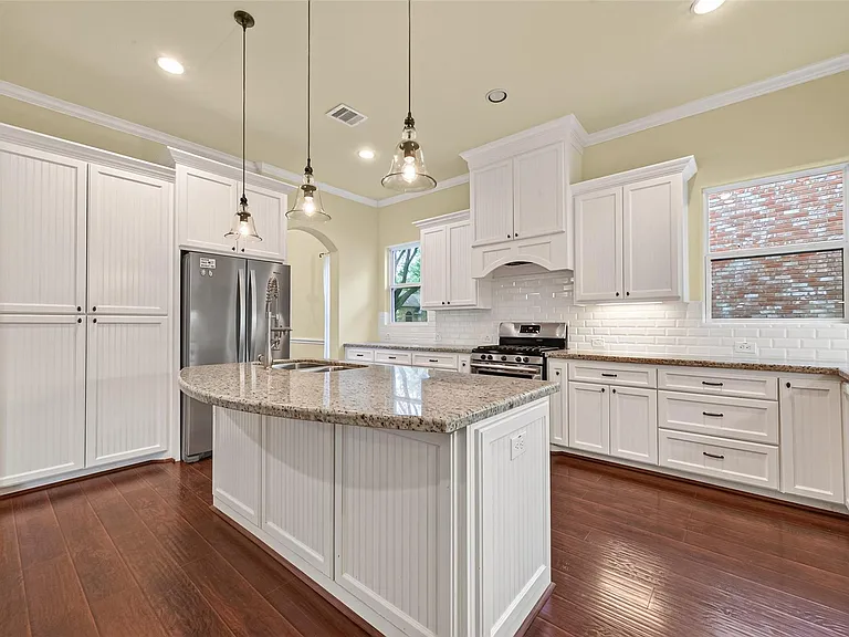 4727 Lake Village Dr — Photo 10