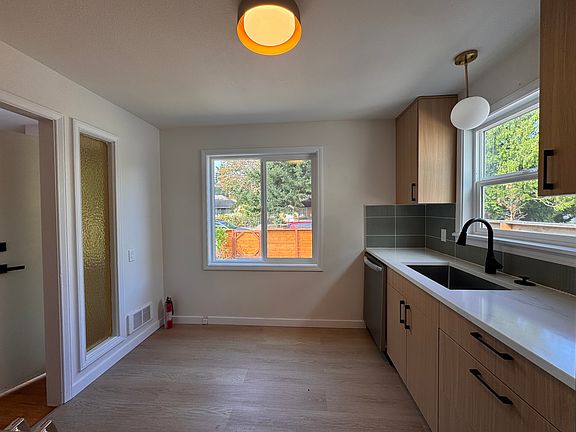5th image of 9230 21st Ave SW
