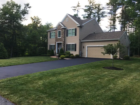 4 Royal Pines Rd, Fort Edward, NY 12828