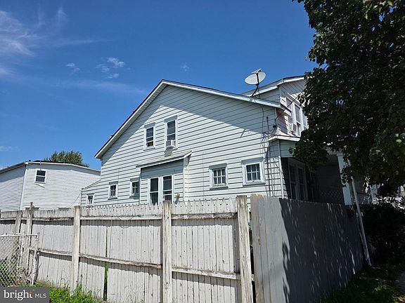 2nd image of 572 Emmett Ave #574