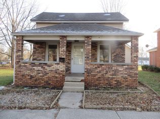 112 S Locust St, Momence, IL 60954