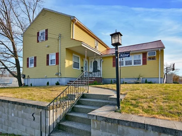 9 Carleton St, Lawrence, MA 01843
