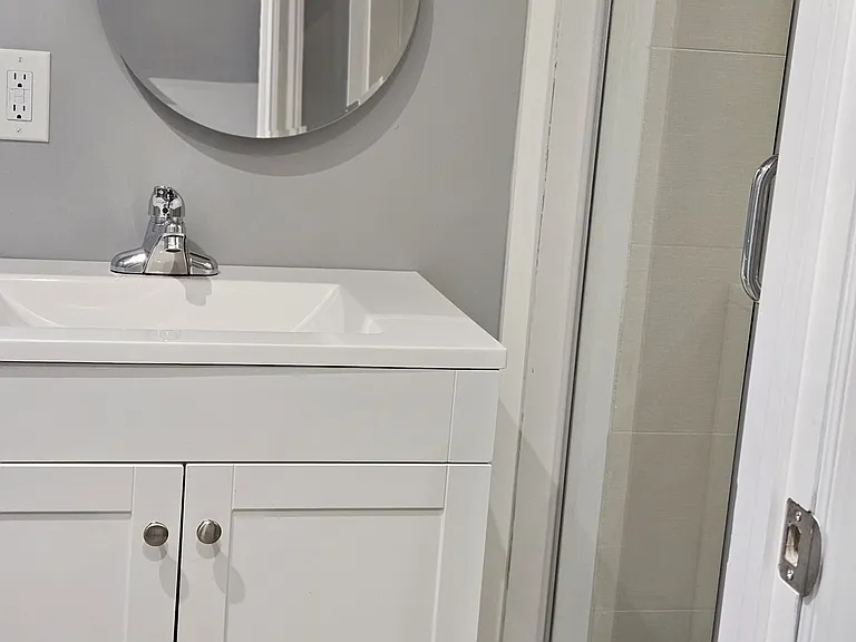 214 Rosslyn Ave S #2 — Photo 10
