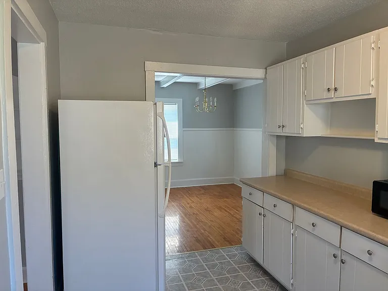 504 Henry St — Photo 13