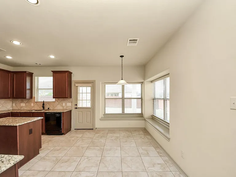1902 Argos Dr — Photo 16