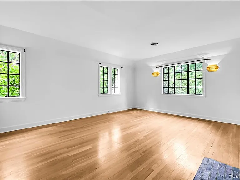 455 Linden Rd — Photo 51