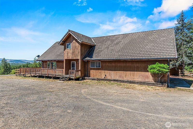 3rd image of 805 Luebke Road
