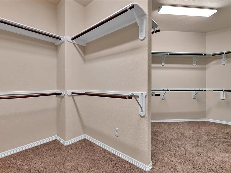 2725 Kings Retreat Cir — Photo 15