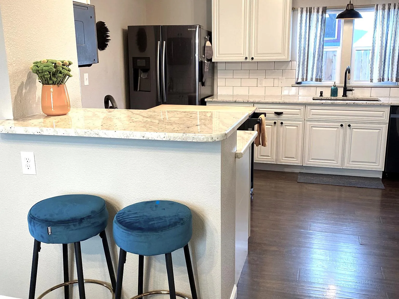 543 E Platte Ave — Photo 4