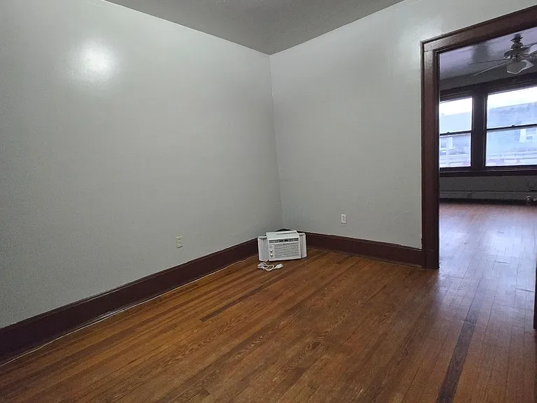 727 E Market St — Photo 25