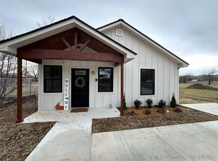 413 E Tutt St, Henryetta, OK 74437