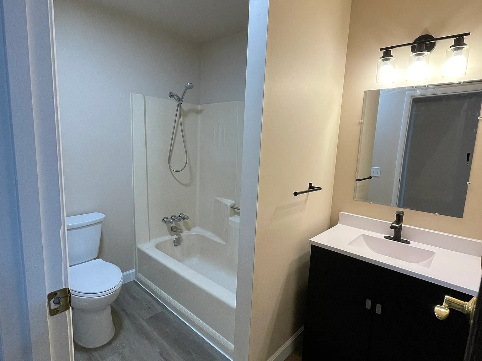 2 bed, 755 sqft, $850 — Photo 4