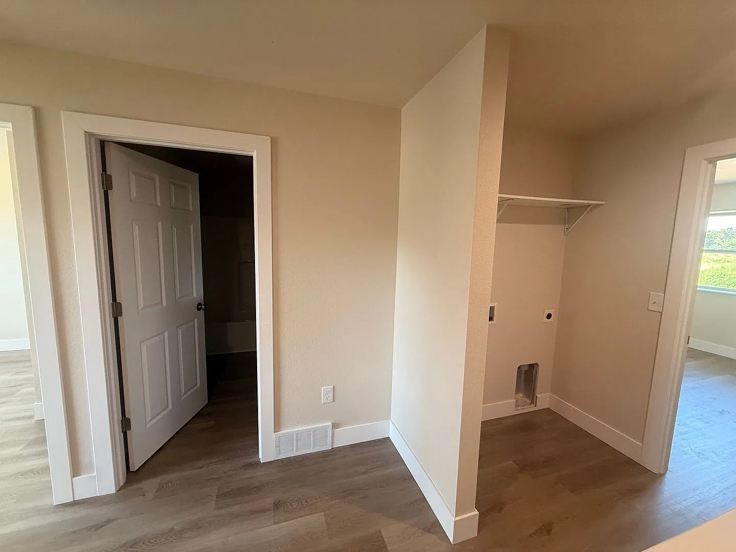 3 bed, 2.5 bath, 1600 sqft, $1,700 — Photo 1