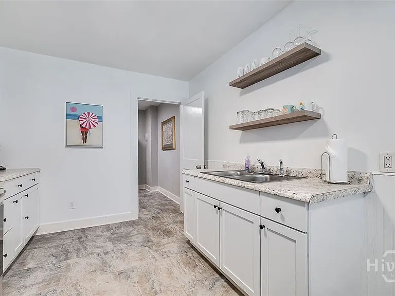 1317 E 38th St — Photo 13