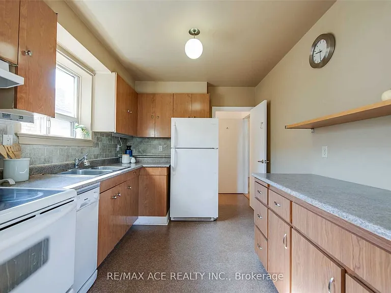 3715 Saint Clair Ave E #MAIN — Photo 6