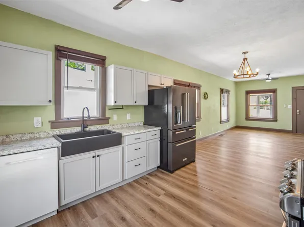 3220 SW 13th St, Des Moines, IA 50315