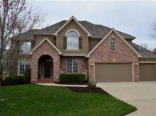 8105 Forest Park Dr, Parkville, MO 64152