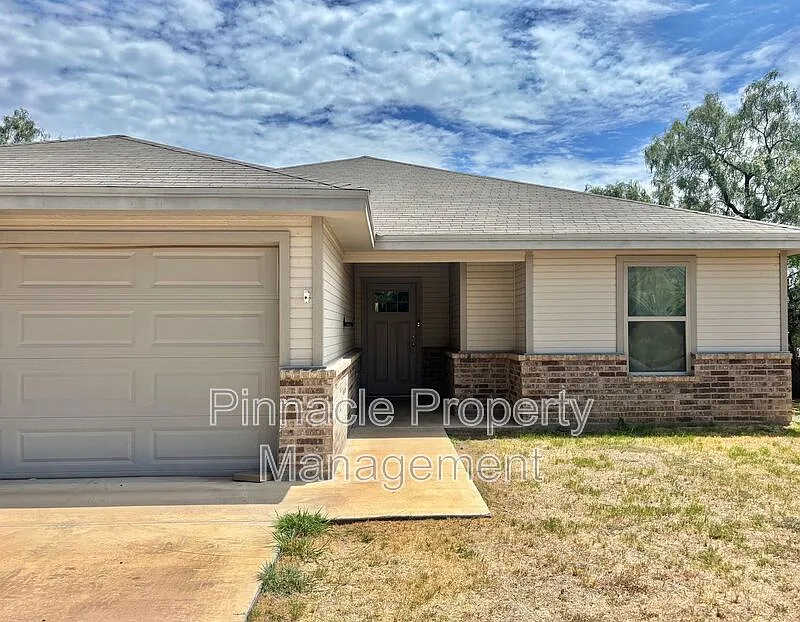 3 bed, 2.0 bath, 1597 sqft, $1,850 — Photo 1