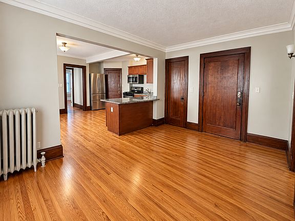 3rd image of 412 Pierce St N APT 2