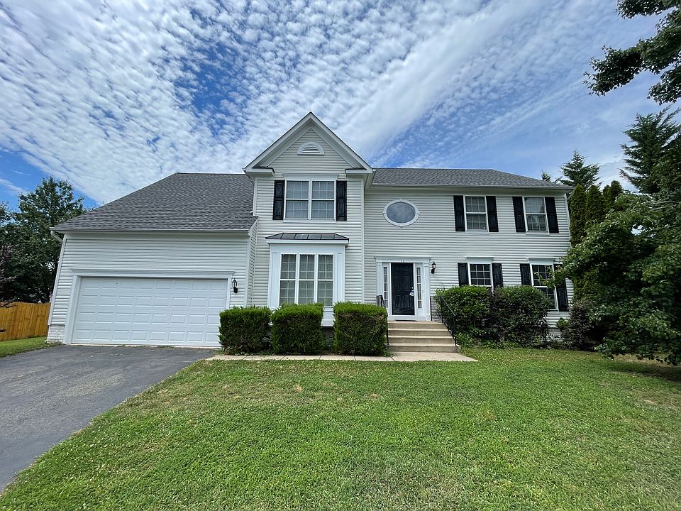 1st image of 11 Cloverleaf Ct