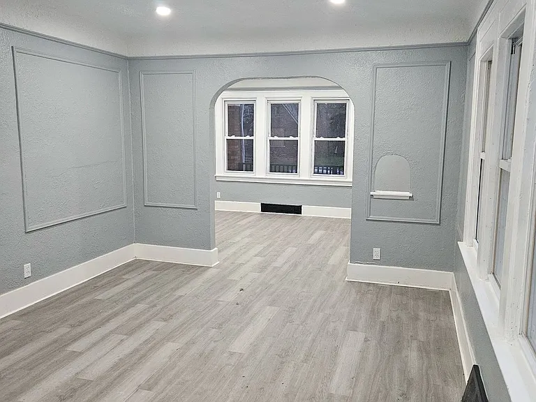 5211 Lakeview St — Photo 2