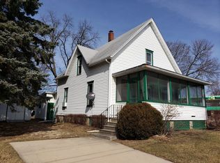 521 E Main St, Genoa, IL 60135